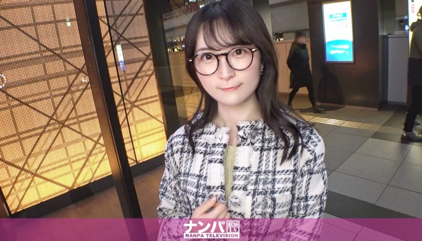 マジ軟派、初撮。 2191 イチゴをエサにメガネが似合う色白の真面目系素人をナンパ！見た目に反して不倫経験あり！パンツの下はアナルまでビッチリの剛毛！真面目だから要求されるとアナルまでルまで舐めちゃう従順っぷり！最後は俺の練乳をお顔にお見舞いしてやったw