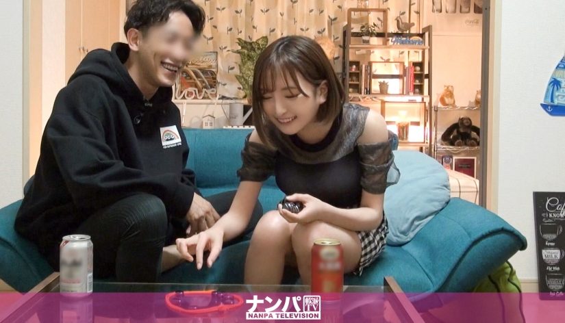 百戦錬磨のナンパ師のヤリ部屋で、連れ込みSEX隠し撮り 264 コンパから関西弁女子をお持ち帰り！ゲームで負けた方が脱いでいくドキドキの展開…鍛えた裸体を見せつけて気分は上々！抜群のスタイルと可愛らしく喘ぐ姿は隠しカメラでバッチリ盗撮！